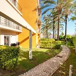 Homes With Cozy Terrace & 2 Swimming Pools Near The Heart Lejlighed