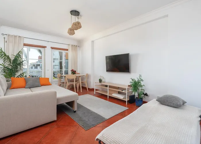 דירה Homes With Cozy Terrace & 2 Swimming Pools Near The Heart *