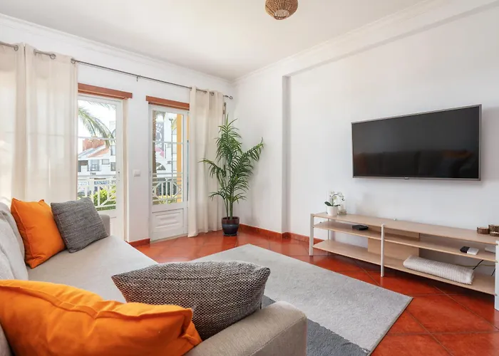 דירה Homes With Cozy Terrace & 2 Swimming Pools Near The Heart