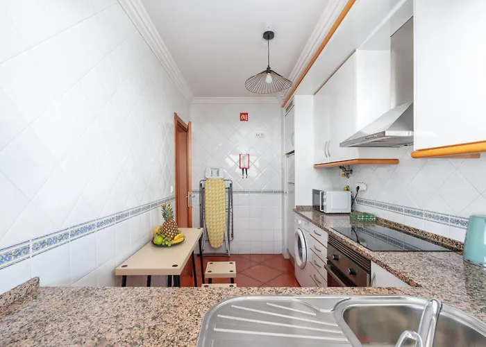 דירה Homes With Cozy Terrace & 2 Swimming Pools Near The Heart *