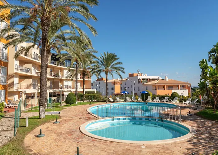 Homes With Cozy Terrace & 2 Swimming Pools Near The Heart דירה *