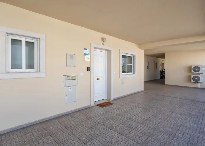 Homes With Cozy Terrace & 2 Swimming Pools Near The Heart דירה