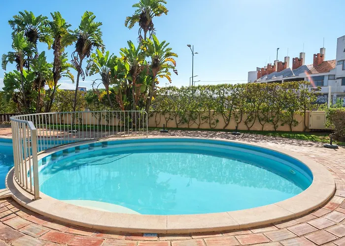 Homes With Cozy Terrace & 2 Swimming Pools Near The Heart דירה