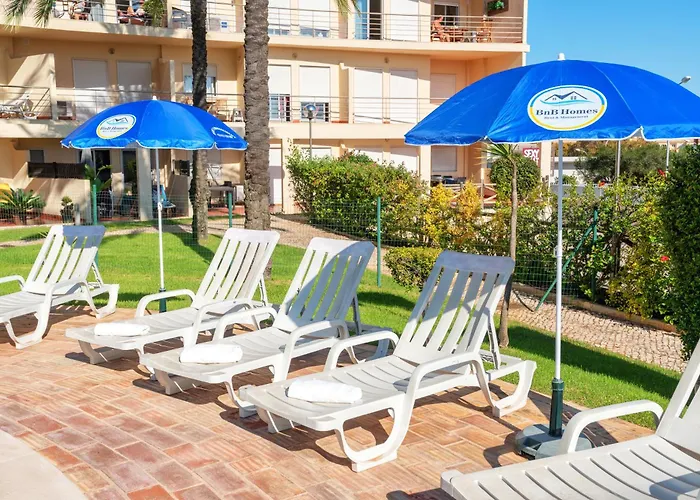 Homes With Cozy Terrace & 2 Swimming Pools Near The Heart