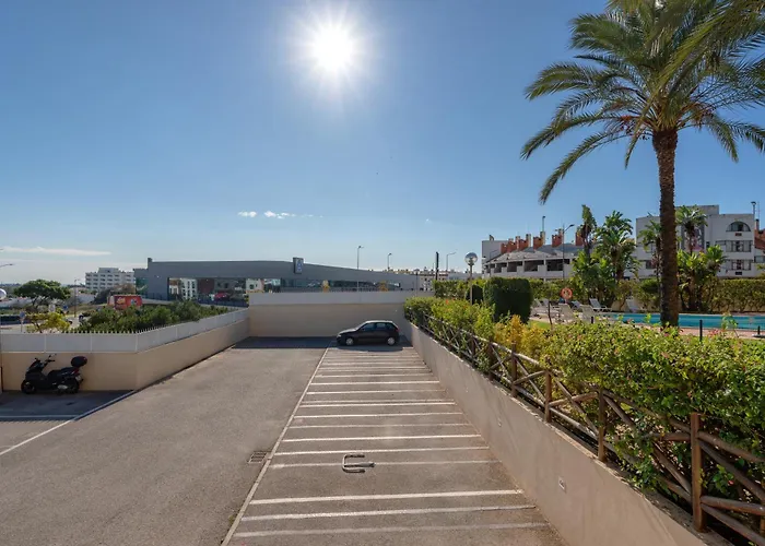 דירה Homes With Cozy Terrace & 2 Swimming Pools Near The Heart