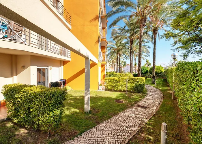 Homes With Cozy Terrace & 2 Swimming Pools Near The Heart דירה