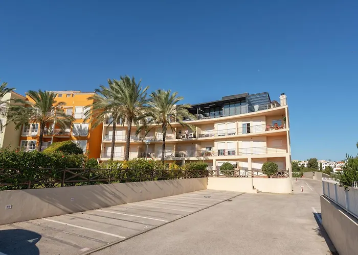 Homes With Cozy Terrace & 2 Swimming Pools Near The Heart דירה