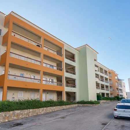 Homes With Cozy Terrace & 2 Swimming Pools Near The Heart *