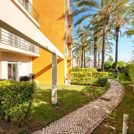 Homes With Cozy Terrace & 2 Swimming Pools Near The Heart Apartment