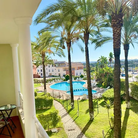 Homes With Cozy Terrace & 2 Swimming Pools Near The Heart Апартаменты Албуфейра