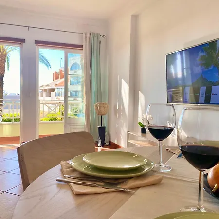 Апартаменты Homes With Cozy Terrace & 2 Swimming Pools Near The Heart