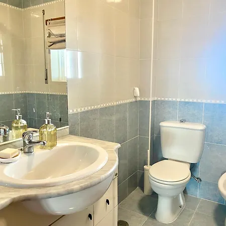 Homes With Cozy Terrace & 2 Swimming Pools Near The Heart *