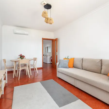 Homes With Cozy Terrace & 2 Swimming Pools Near The Heart *