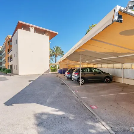 Apartment Homes With Cozy Terrace & 2 Swimming Pools Near The Heart