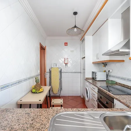 Apartment Homes With Cozy Terrace & 2 Swimming Pools Near The Heart *