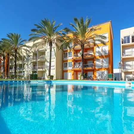 Apartment Homes With Cozy Terrace & 2 Swimming Pools Near The Heart
