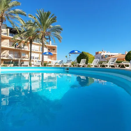 Apartment Homes With Cozy Terrace & 2 Swimming Pools Near The Heart