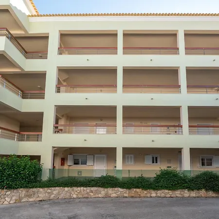 Homes With Cozy Terrace & 2 Swimming Pools Near The Heart *