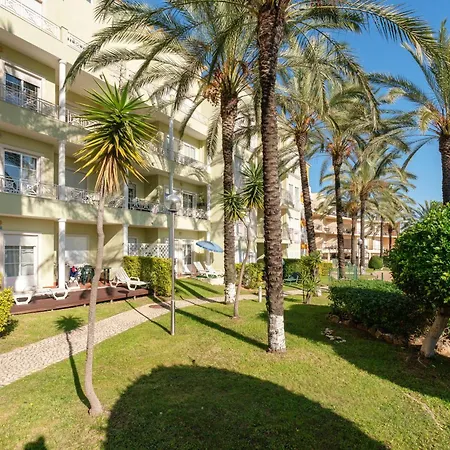 Homes With Cozy Terrace & 2 Swimming Pools Near The Heart *