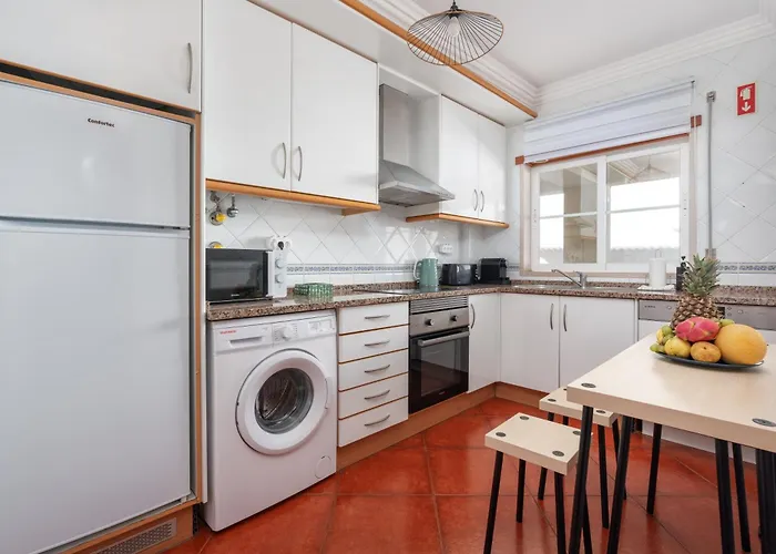 Homes With Cozy Terrace & 2 Swimming Pools Near The Heart アルブフェイラ