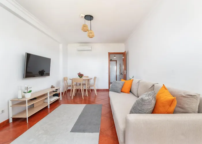 Homes With Cozy Terrace & 2 Swimming Pools Near The Heart アパート アルブフェイラ