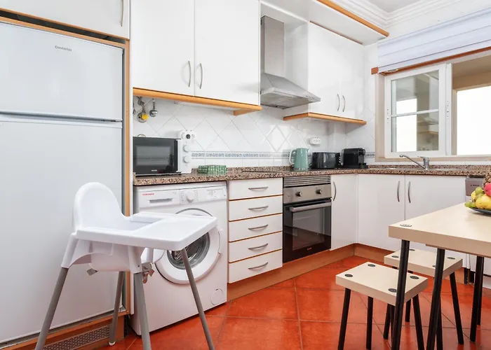 Homes With Cozy Terrace & 2 Swimming Pools Near The Heart