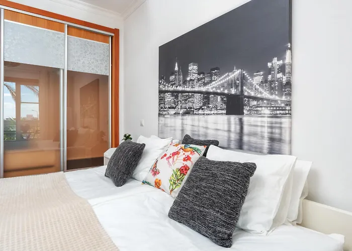 Homes With Cozy Terrace & 2 Swimming Pools Near The Heart *