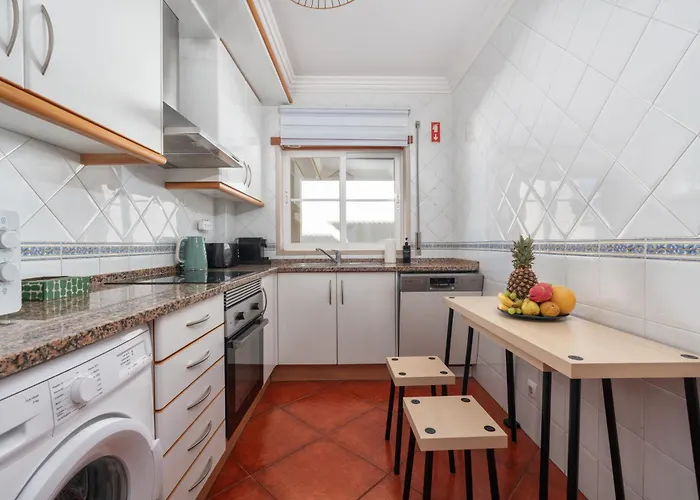 Homes With Cozy Terrace & 2 Swimming Pools Near The Heart