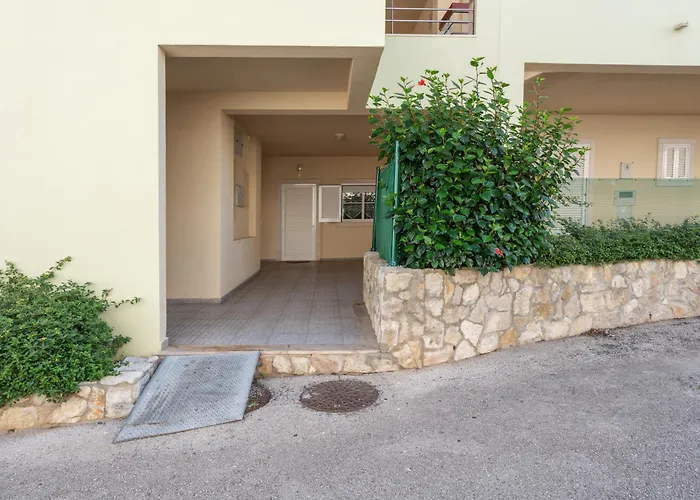 Homes With Cozy Terrace & 2 Swimming Pools Near The Heart * アルブフェイラ