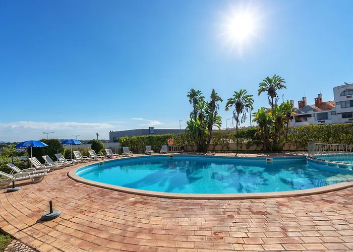 Homes With Cozy Terrace & 2 Swimming Pools Near The Heart