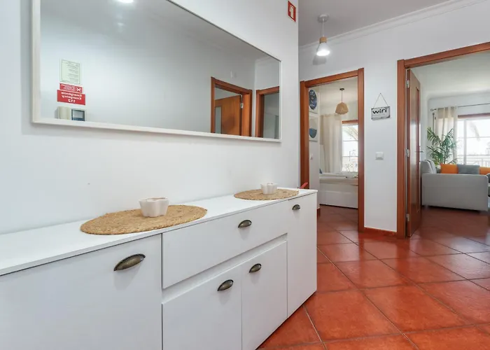 Homes With Cozy Terrace & 2 Swimming Pools Near The Heart