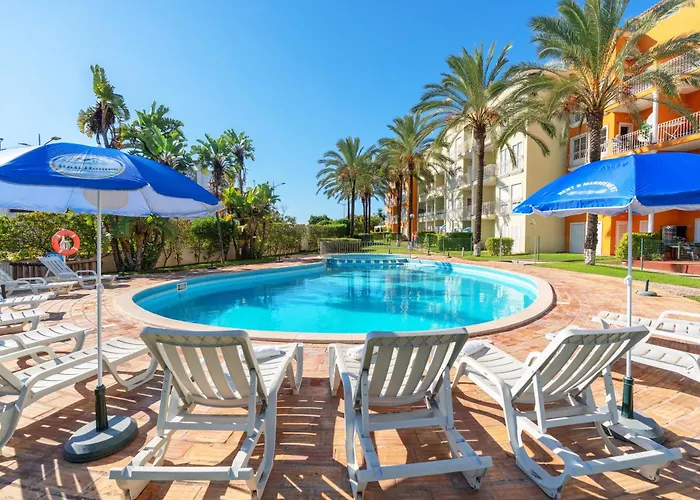 Homes With Cozy Terrace & 2 Swimming Pools Near The Heart アルブフェイラ