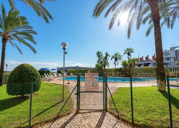 Homes With Cozy Terrace & 2 Swimming Pools Near The Heart アパート アルブフェイラ