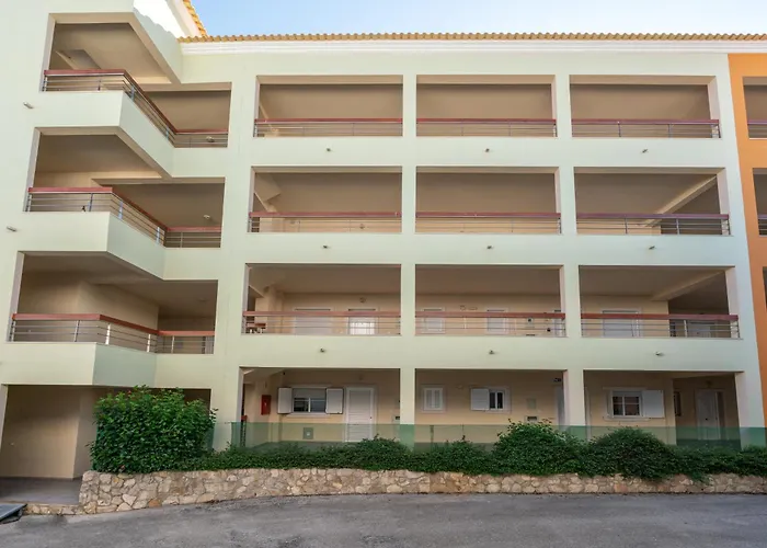 Homes With Cozy Terrace & 2 Swimming Pools Near The Heart *